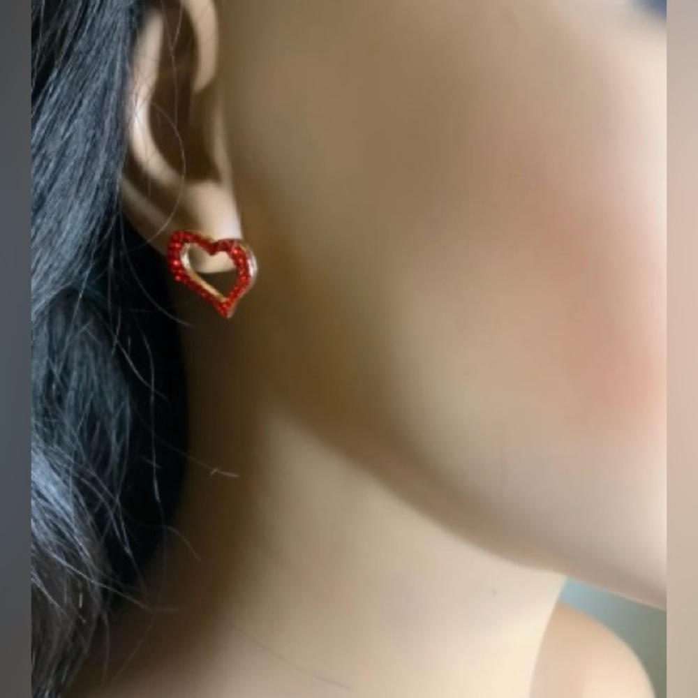 🌺Glass Stone Pave Heart Earrings - Picture 5 of 5